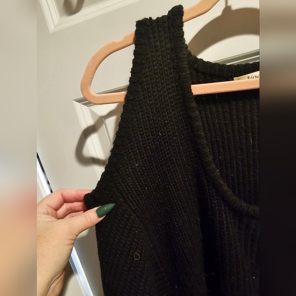 Oversized Open Shoulder Sweater - Picture 2 of 3
